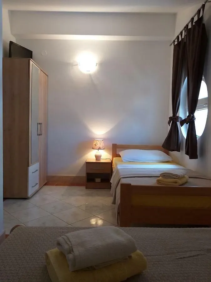Marina & Luka Apartment Povljana